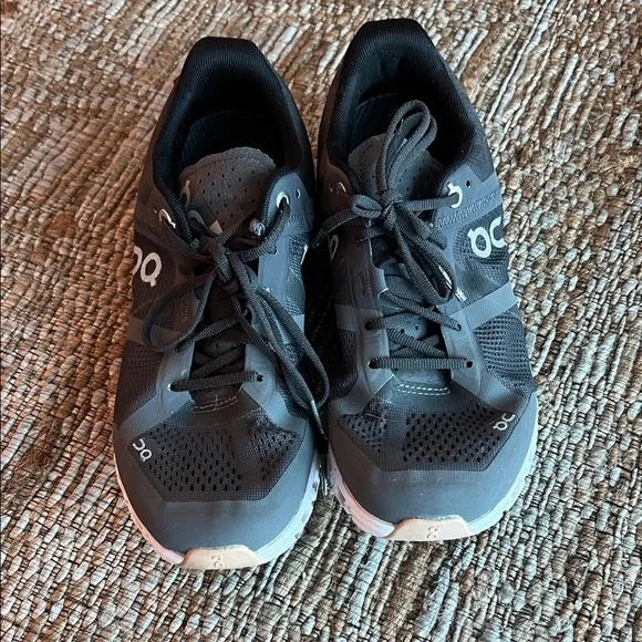 On Clouds Women's Gray Running Shoes - Picture 2 of 3